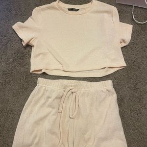 Light yellow comfy set size small